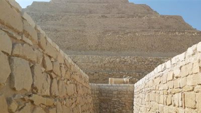 شاهد ممرات هرم زوسر المدرج المؤدية لتابوت الدفن/ فيديو