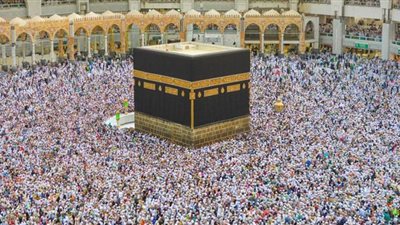 الملك سلمان يصدر أمرًا ملكيًّا بشأن الطواف في الحرم المكي