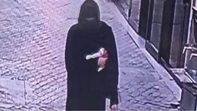 بعباءة ونقاب.. موظف آسيوي يسرق شركته في دبي