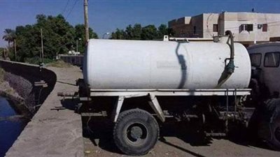 مياه القليوبية تحقق في واقعة إلقاء سيارة تابعة لها لمخلفات بنهر النيل