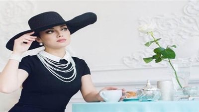 اتيكيت العمل يخلق علاقات إنسانية واحترام المرأة فى العمل | فيديو