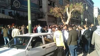 زحام وتكدس أمام المعامل المركزية لإجراء تحليل كورونا | صور