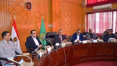 محافظ الإسماعيلية يستعرض الخطة السكانية السنوية