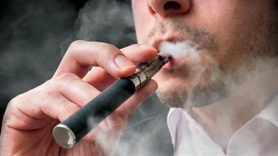 القبض على شخصين بحوزتهما كمية من السجائر الإلكترونية مجهولة المصدر بشبرا