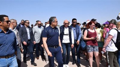 الزوار الأجانب لوزير السياحة والآثار: لا يوجد مبرر يمنع سفرنا لمصر