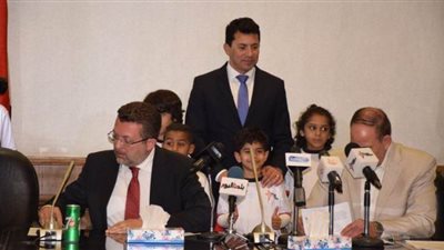 وزير الرياضة يشهد توقيع عقود رعاية لاعبي المشروع القومي لاكتشاف الموهوبين