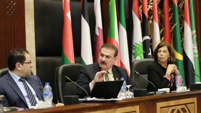 هاني ضاحي يناقش ضوابط القبول بالتعليم الهندسي مع 