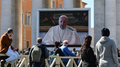 بابا الفاتيكان يلقى عظته الأسبوعية عبر 