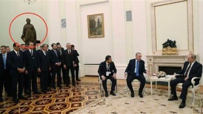 بتمثال إمبراطورة روسية.. إهانة خفية من بوتن لأردوغان ومرافقيه