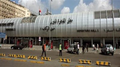 خالفوا شروط الإقامة.. مطار القاهرة يستقبل 10 مصريين مرحلين من السعودية