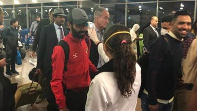 بعثة الأهلي تصل مطار القاهرة بعد التأهل لنصف النهائي وفحصها من الكورونا