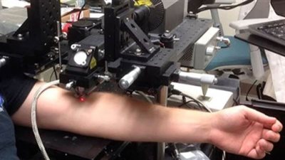 روبوت لسحب الدم من المرضى وحقنهم بالأدوية