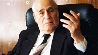 مصطفى أمين يكتب: المرأة الجاهلة لا تصلح لدنيا اليوم