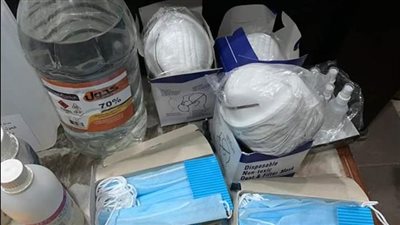 ضبط 16 ألف قطعة مستلزمات طبية مجهولة المصدر داخل مخزن بالقاهرة