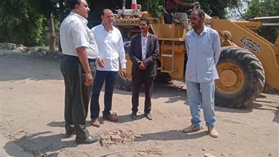 رئيس حي جنوب الجيزة يقود حملة على سوق المنيب|صور