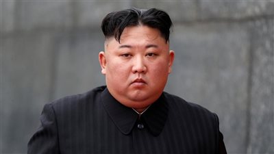 بقعة غامضة وضمادة بمؤخرة رأسه.. علامات تثير القلق بشأن حالة زعيم كوريا الشمالية الصحية