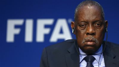 فيفا يقرر إيقاف عيسى حياتو عام.. وتغريمه 30 ألف فرانك سويسري