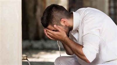 ما حكم التحدث أثناء الوضوء؟.. الإفتاء تجيب