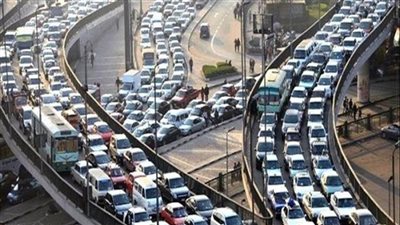 زحام مرورى بكوبري أكتوبر و15 مايو 
