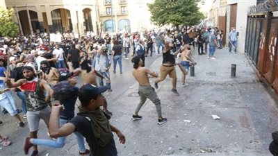 وول ستريت جورنال: لبنان في حالة من السقوط الاقتصادي الحر