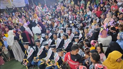 بهتافات الله أكبر ولله الحمد.. زفة لـ50 من حفظة القرآن ببني سويف