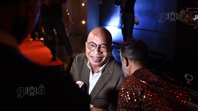 شريف دسوقي يظهر على كرسي متحرك في العرض الخاص لـ