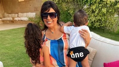 فيفي عبده تحتفل بعيد ميلاد أحفادها «جليلة وكمال»