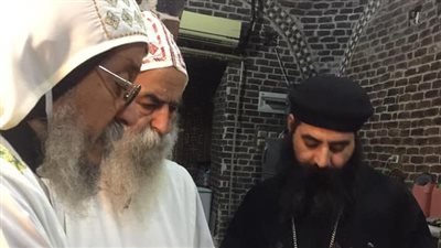 الأنبا يواقيم يتسلم جزءا من رفات القديس اللابس الروح بنقادة l صور