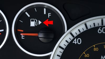 مؤشر الوقود.. سلبيات قيادة السيارة حال عطل مؤشر البنزين
