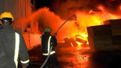 إخماد حريق أعلى سطح عقار سكني بالدقي