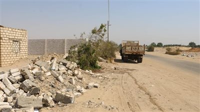 رفع 1700 طن قمامة و22 حالة باعة جائلين بالواحات البحرية|صور 