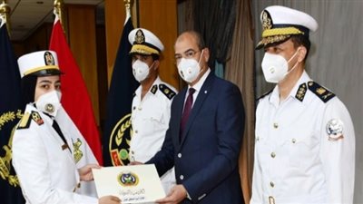 تكريم طالبة بكلية الشرطة فائزة بالمركز الثالث في مسابقة مهرجان 