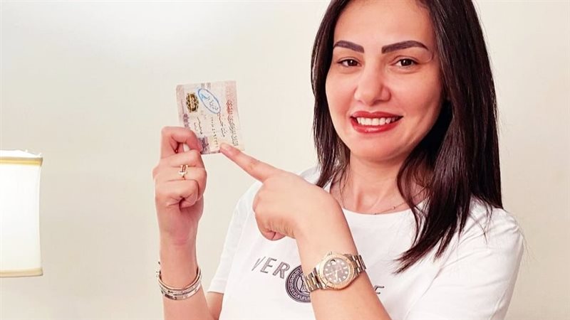 الفنانة دينا فؤاد