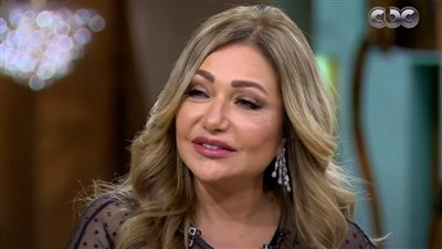 ليلى علوي: مش شايفة نفسي حلوة| فيديو