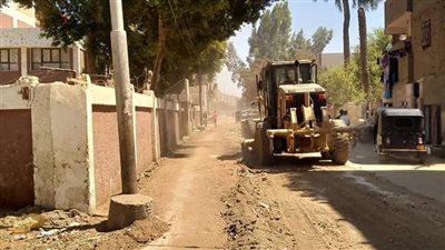 رفع كفاءة الطريق الزراعي بمنقباد وصيانة كشافات الإنارة بأسيوط |صور