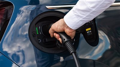 تسلا 220 ألف سيارة كهربائية بحلول 2030