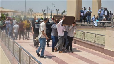 دفن جثمان حسب الله الكفراوي في مقابر الوفاء والأمل | فيديو 