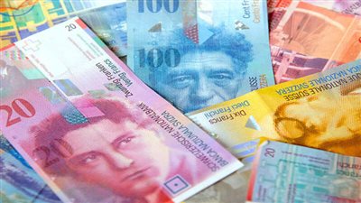 تراجع سعر الفرنك السويسري في ختام التعاملات اليوم