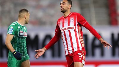 استبعاد كوكا من لقاء أولمبياكوس في الدوري الأوروبي بسبب الإصابة