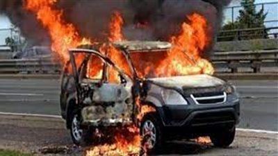 تفحم سيارة على طريق الإسماعيلية الصحراوي بعد تصادمها بعربتين ملاكي 