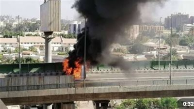 تفحم سيارة ملاكي أمام صاحبها أعلى كوبري 6 أكتوبر