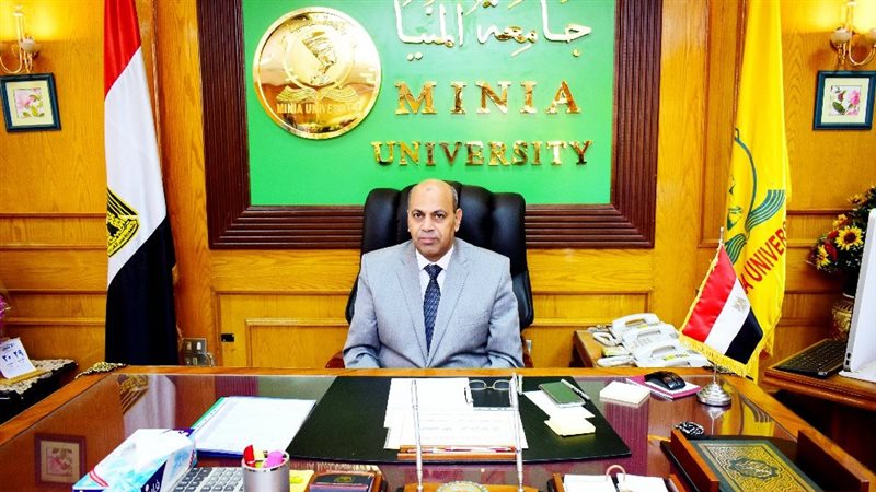 الدكتور مصطفى عبد