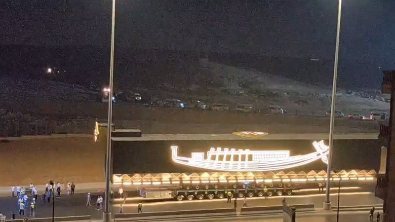 عربة نقل مركب الملك