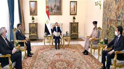 السيسي يستقبل وزير الدفاع العراقي.. يتسلم رسالة خطية من الكاظمي.. ويؤكد حرص مصر على التعاون مع العراق في كافة المجالات 