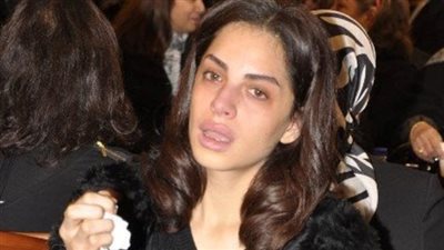 آمال ماهر تقدم العزاء في وفاة الفنانة دلال عبد العزيز