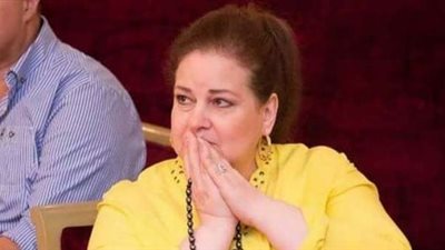 أحمد زاهر ويحيي الفخراني وهنادي مهنا في جنازة دلال عبد العزيز