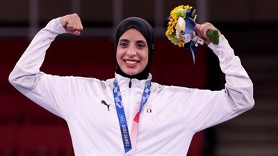 السيسي مهنئا فريال أشرف: رفعتِ اسم مصر وألف مبروك | فيديو