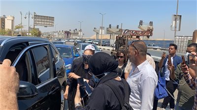 جنازة دلال عبد العزيز.. وصول شيرين والسبكي لمسجد المشير طنطاوي | فيديو وصور 