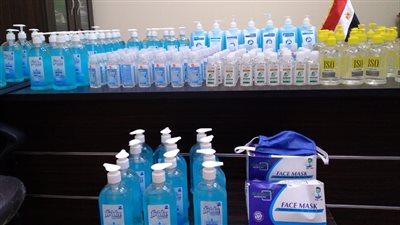 ضبط 13.5 ألف قطعة شرائح سكر مجهولة المصدر داخل شركة بالقاهرة