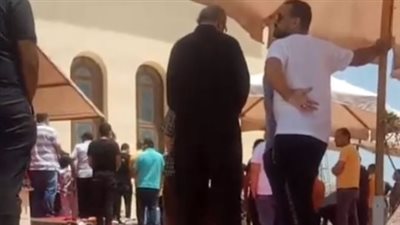 بث مباشر.. أداء صلاة الجنازة على الفنانة دلال عبد العزيز بمسجد المشير 